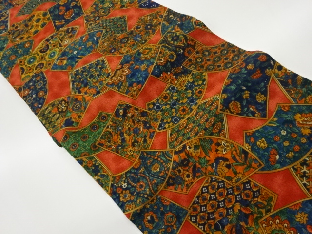 地紙に唐花・古典柄模様名古屋帯